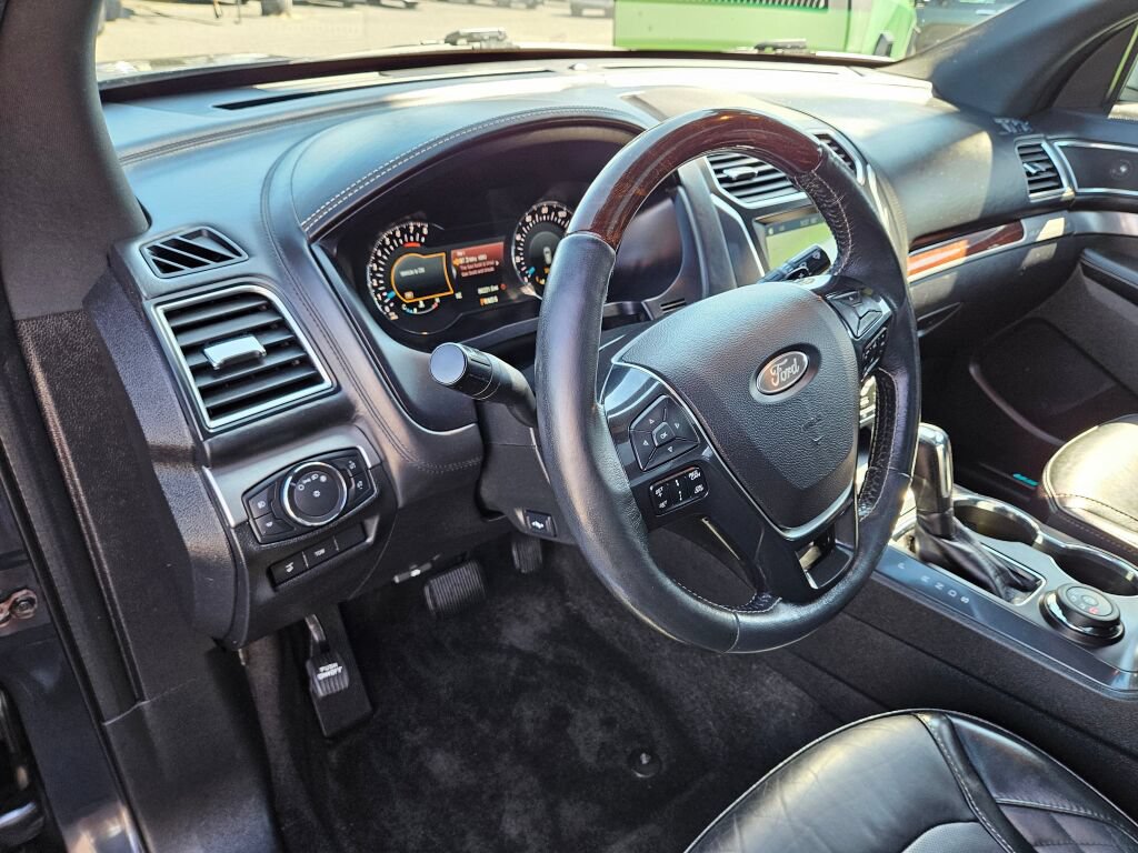 Used 2017 Ford Explorer Platinum AWD/4WD image 21