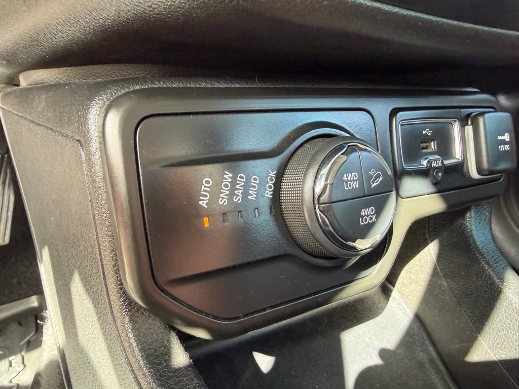 Used 2018 Jeep Renegade Trailhawk AWD/4WD image 16