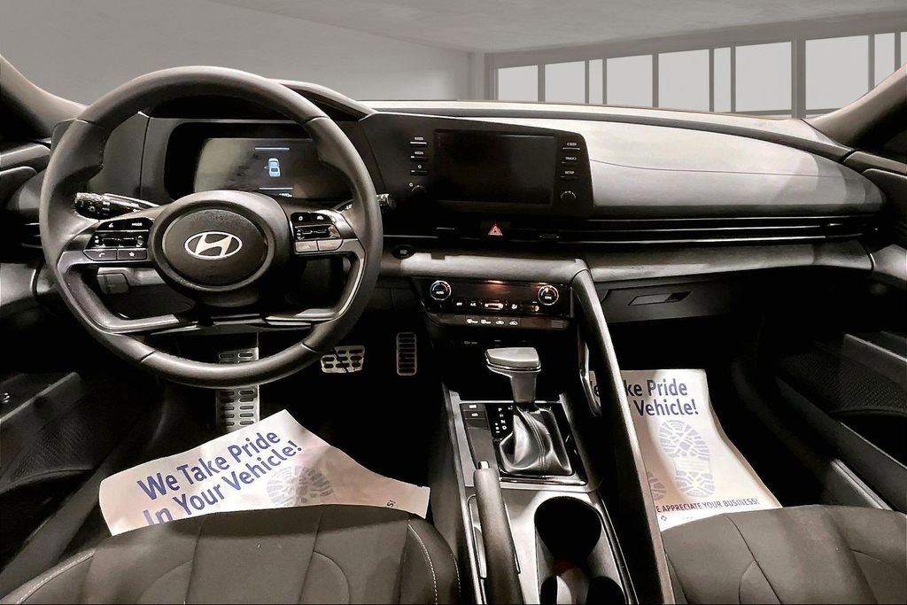 Used 2026 Hyundai Elantra Sport FWD image 14