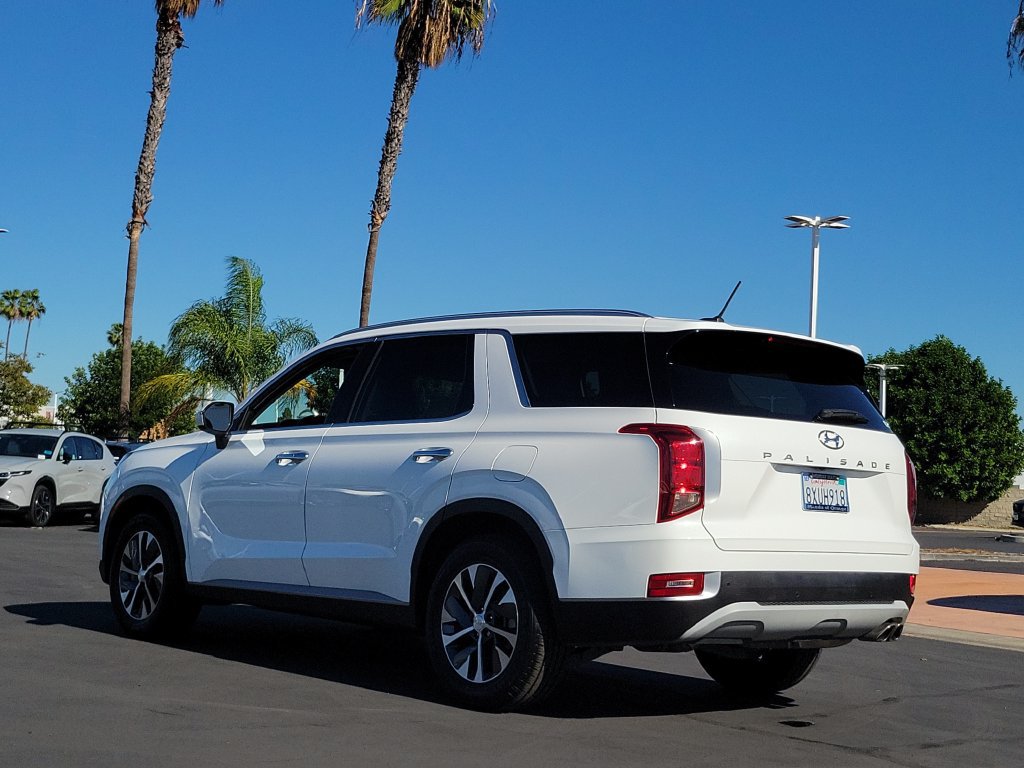 Used 2022 Hyundai Palisade SEL w/ Cargo Package FWD image 2