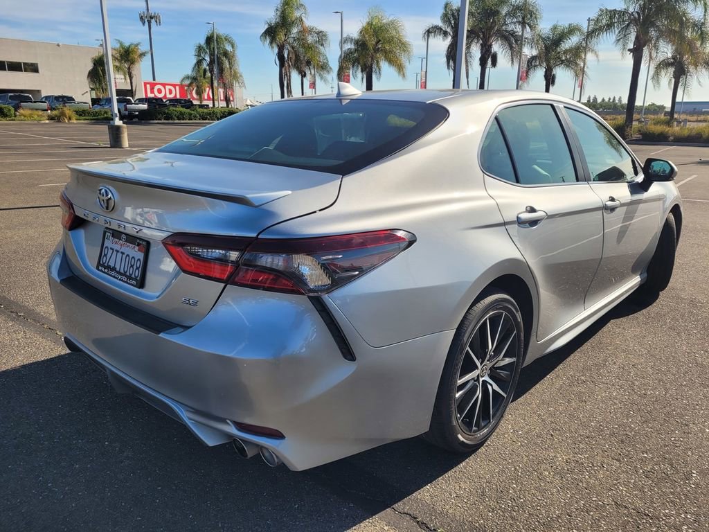 Used 2022 Toyota Camry SE FWD image 4