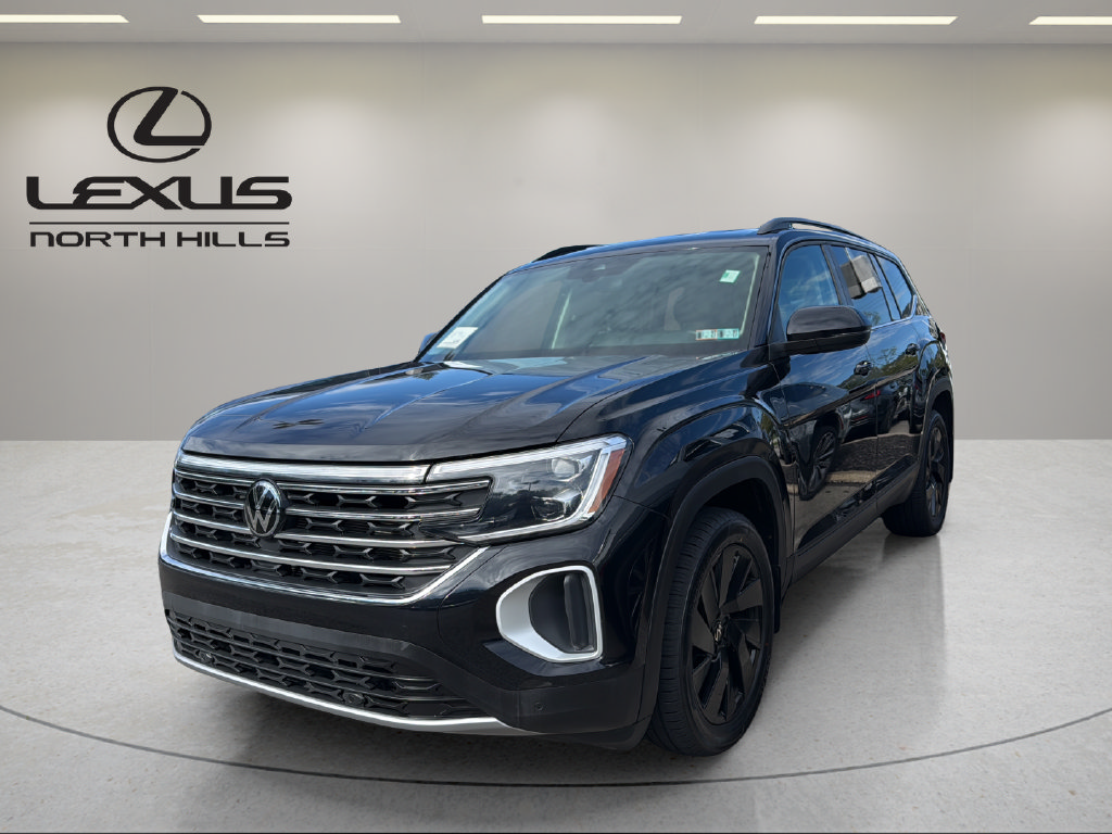 Used 2024 Volkswagen Atlas SE w/ Black Wheel Package