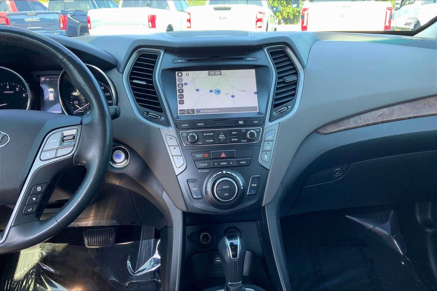 Used 2017 Hyundai Santa Fe Limited AWD/4WD image 7