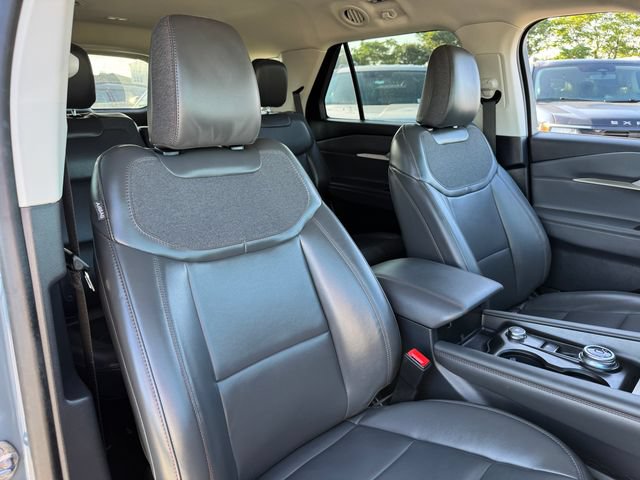 Used 2025 Ford Explorer Active w/ Active Comfort Package AWD/4WD image 8