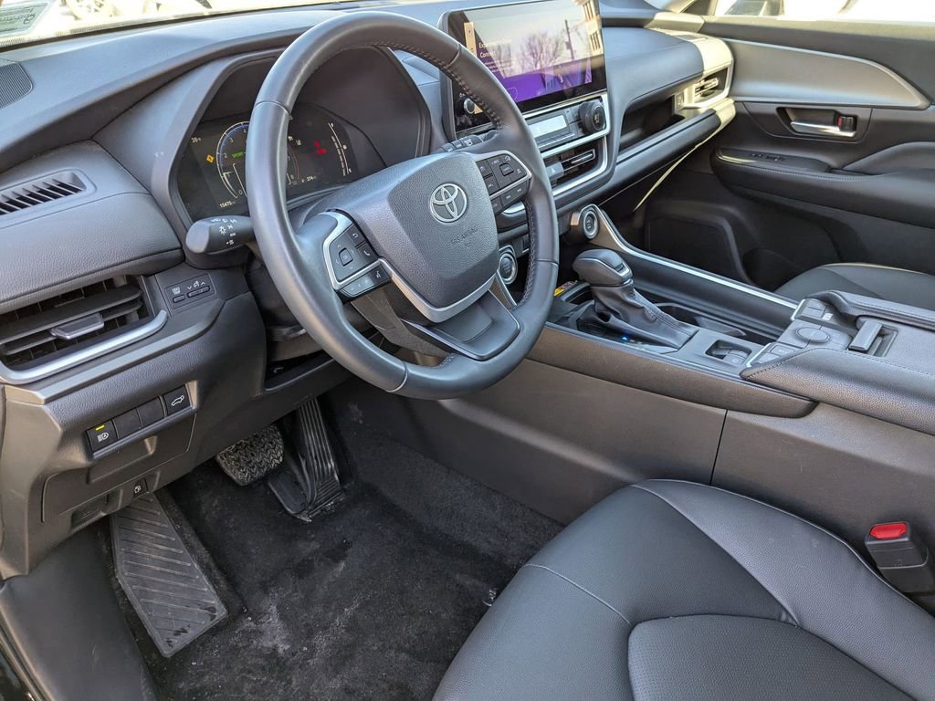 Used 2025 Toyota Grand Highlander AWD image 17
