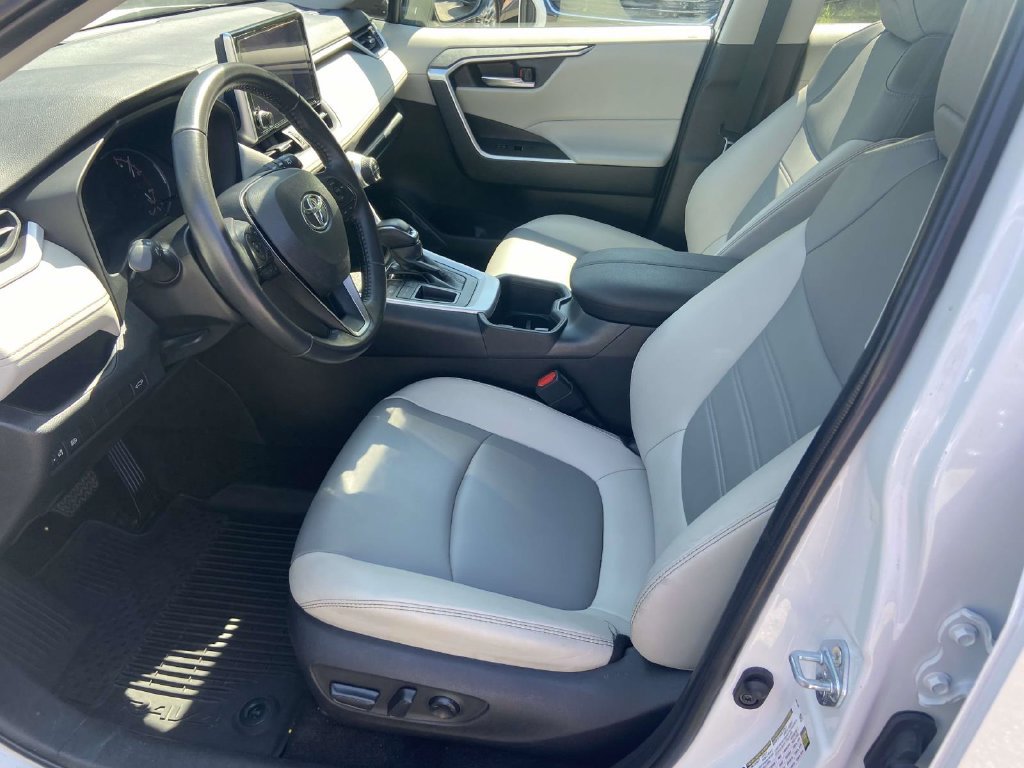 Used 2025 Toyota RAV4 XLE Premium FWD image 17