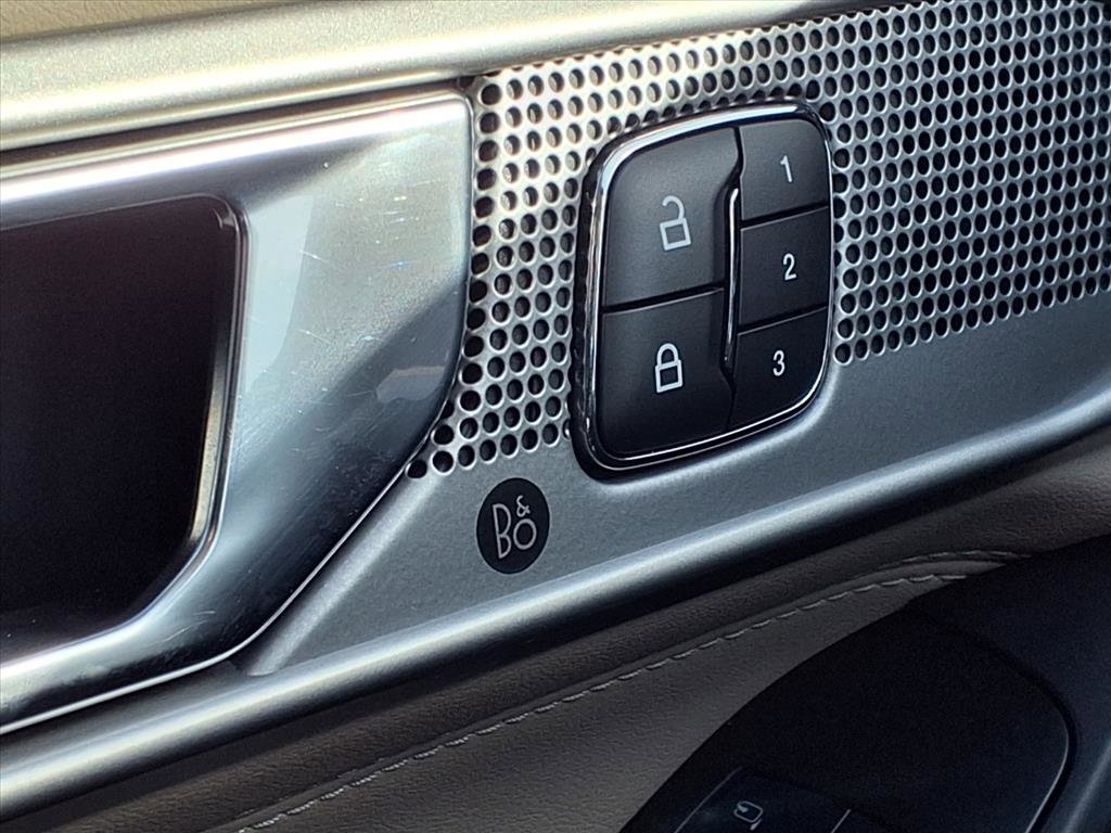 Used 2020 Ford Explorer Limited image 13