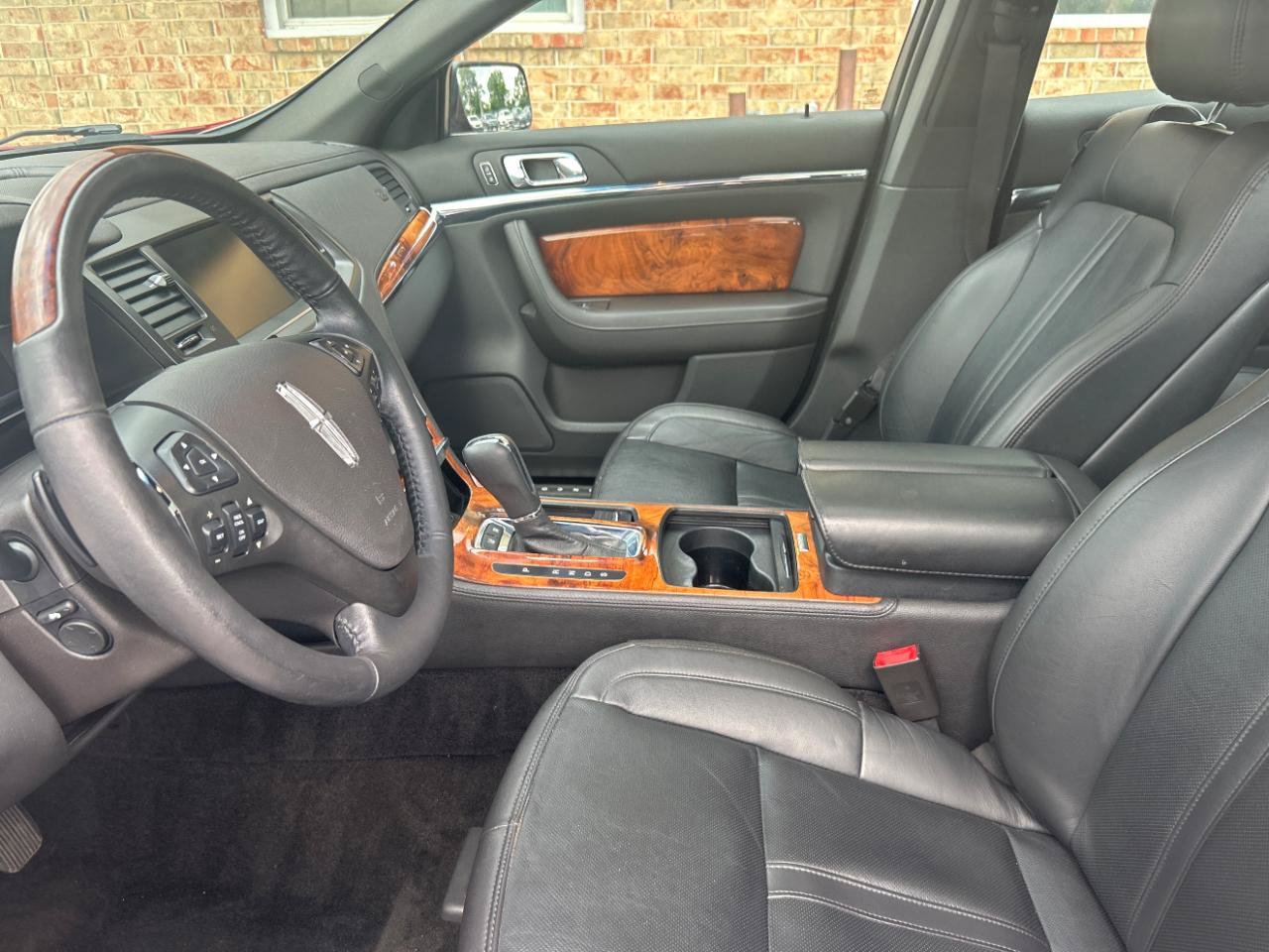 Used 2013 Lincoln MKS AWD image 19