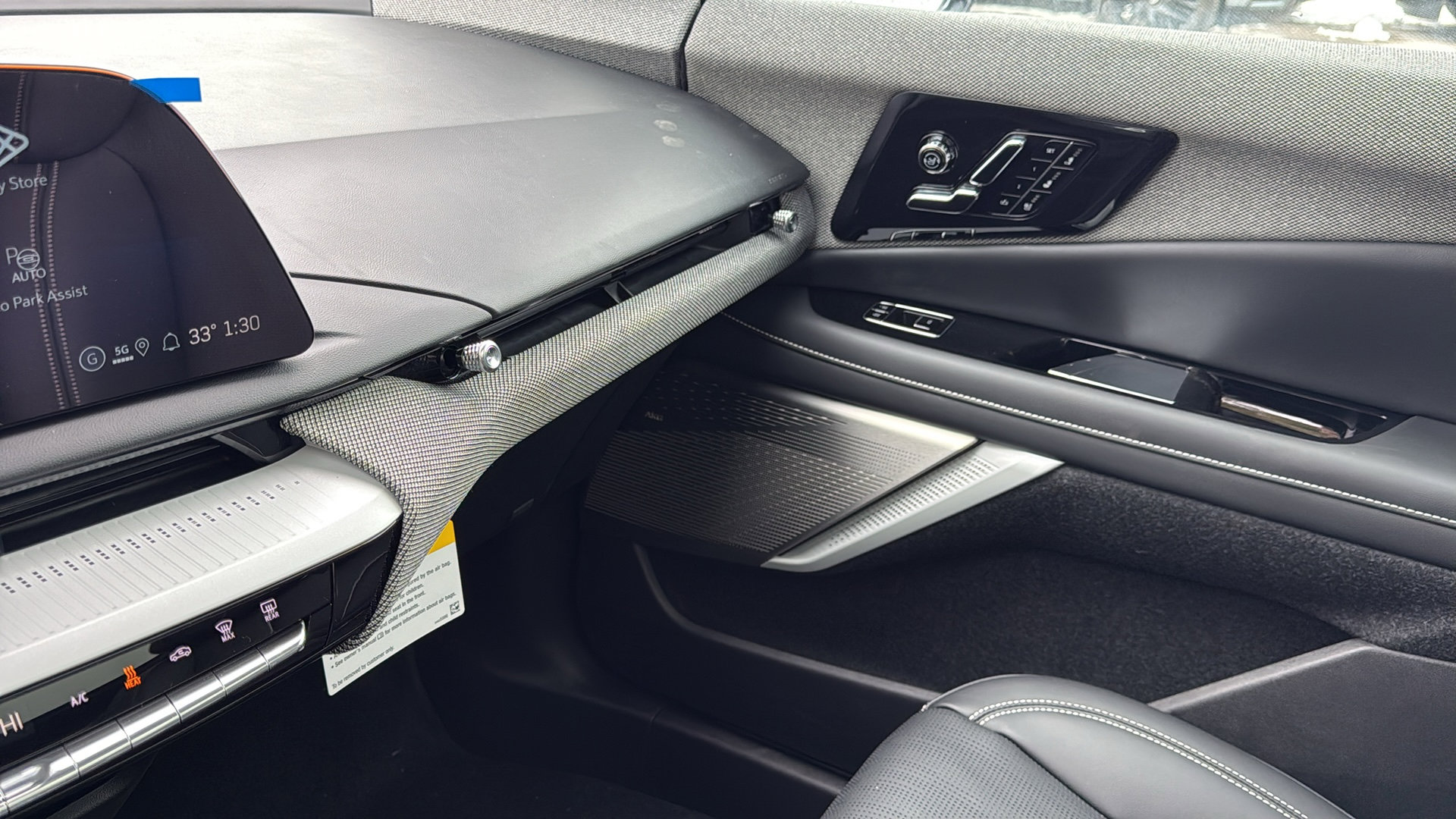 New 2026 Cadillac Optiq Luxury 2 image 24