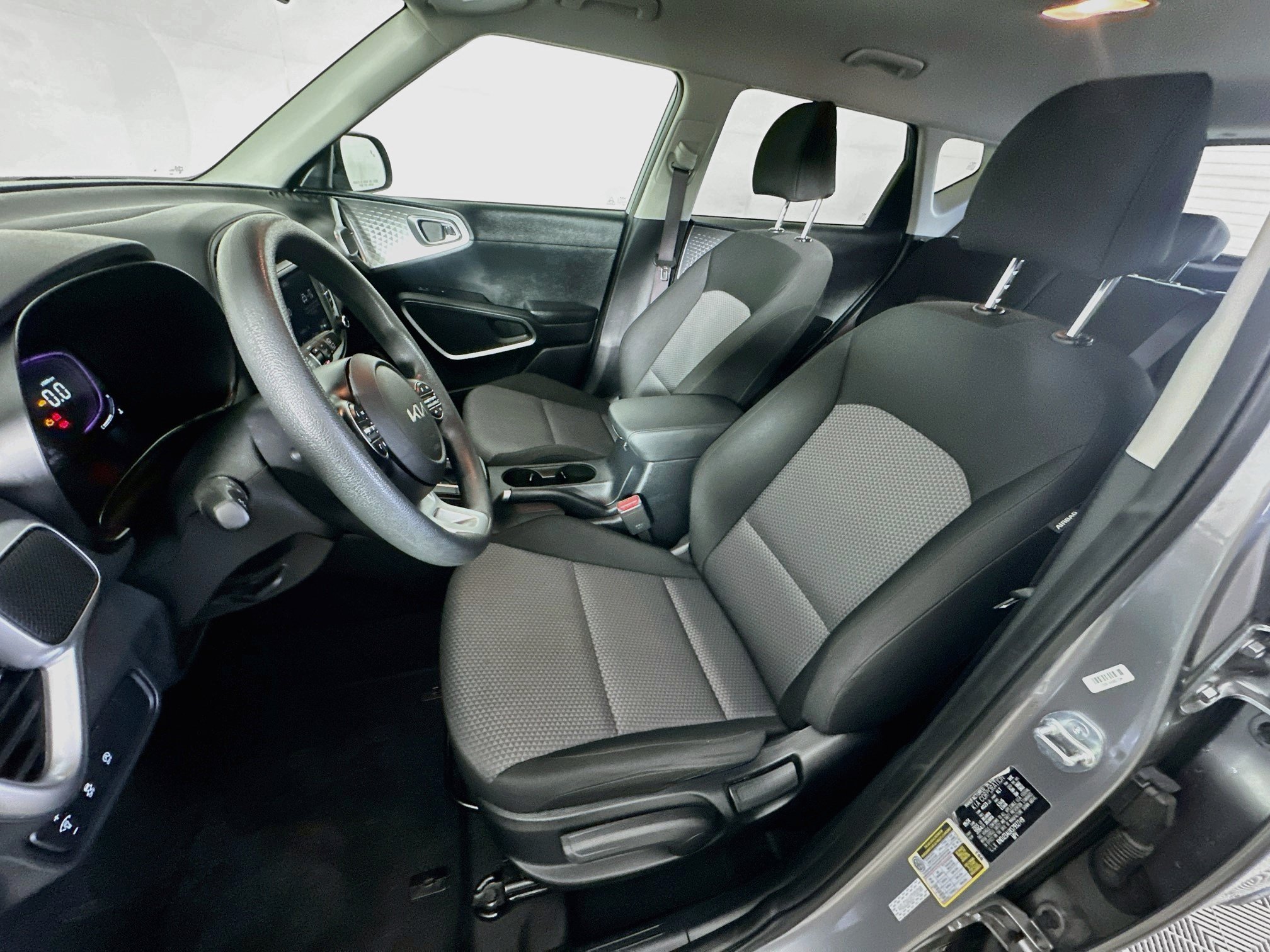 Used 2025 Kia Soul LX w/ LX Technology Package FWD image 13