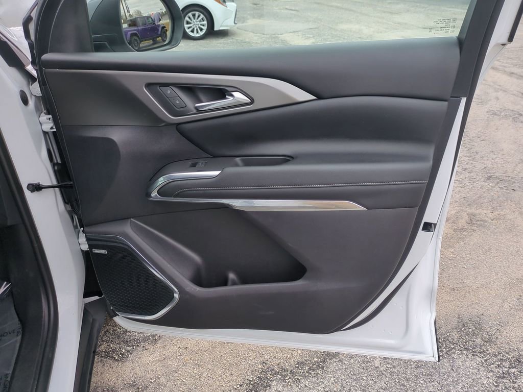 Used 2024 Chevrolet Traverse LT w/ Enhanced Driving Package image 30