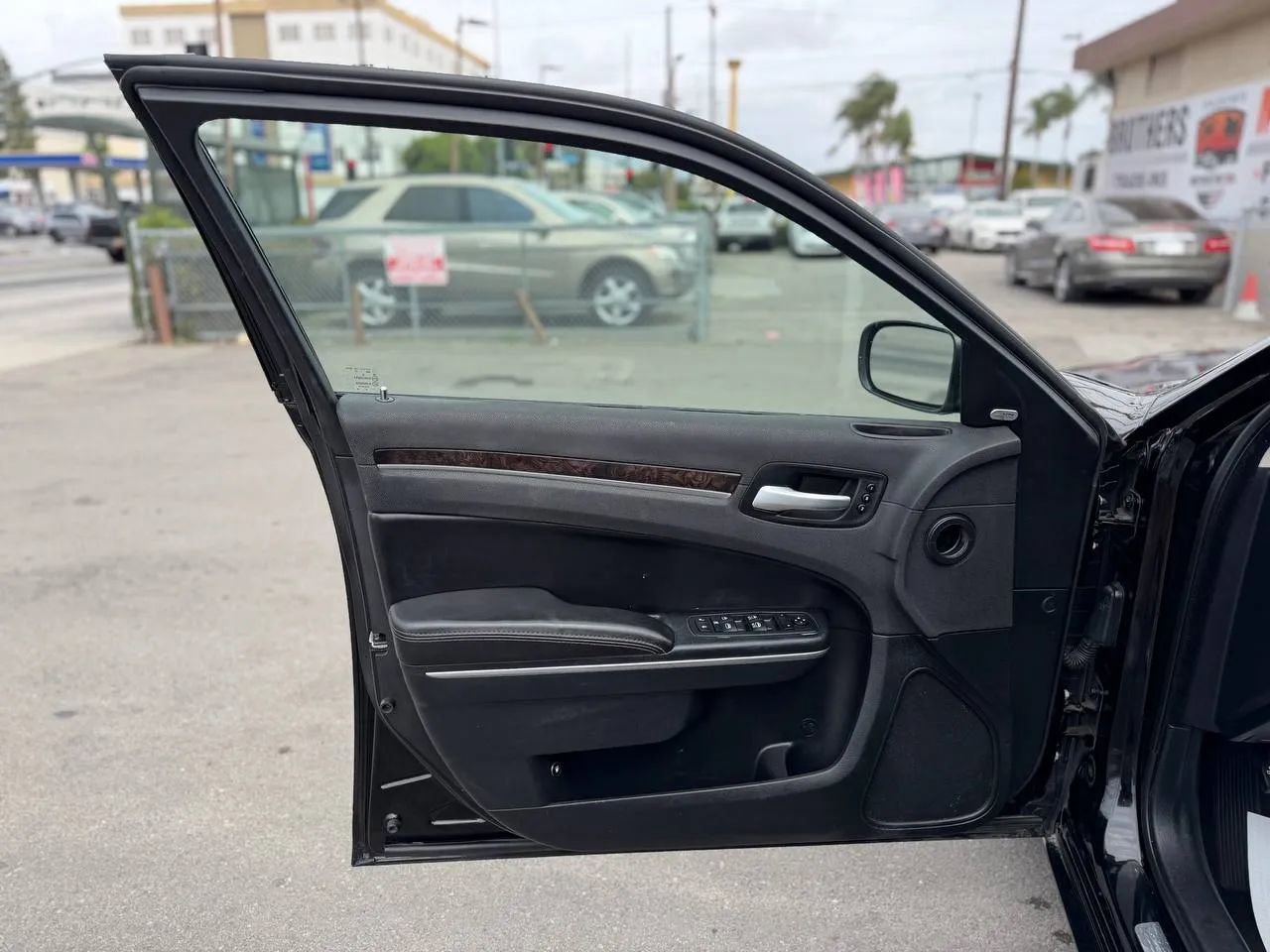 Used 2018 Chrysler 300 Limited RWD image 22