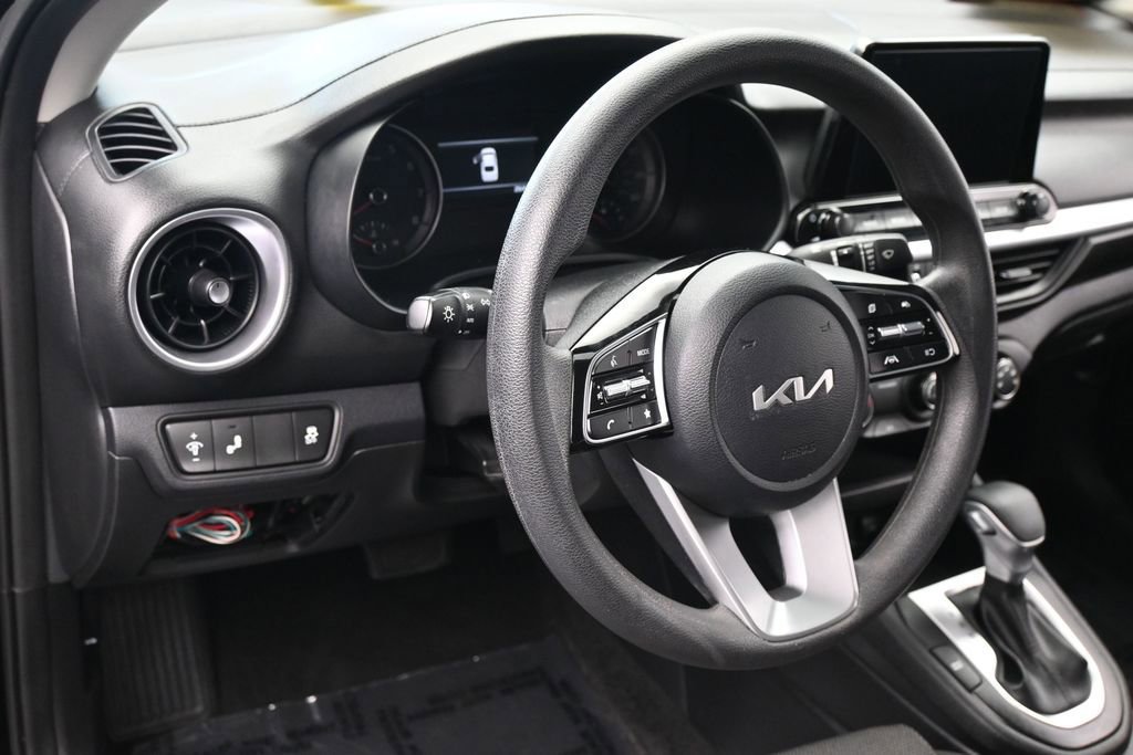 Used 2024 Kia Forte LXS w/ LXS Technology Package FWD image 16