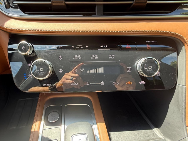 Used 2025 INFINITI QX60 Sensory w/ Vision Package AWD/4WD image 32