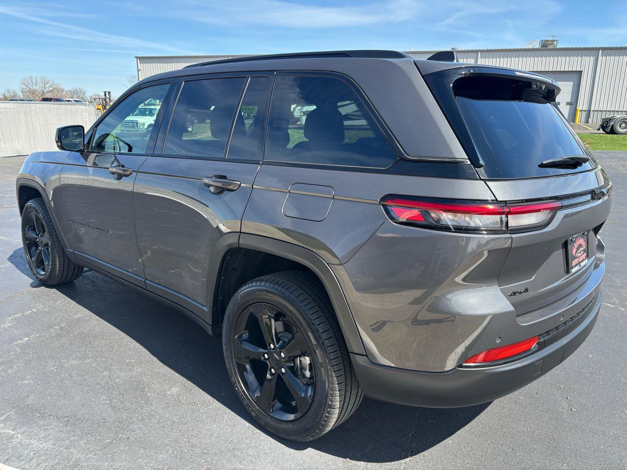 Used 2024 Jeep Grand Cherokee Limited w/ Luxury Tech Group II image 5