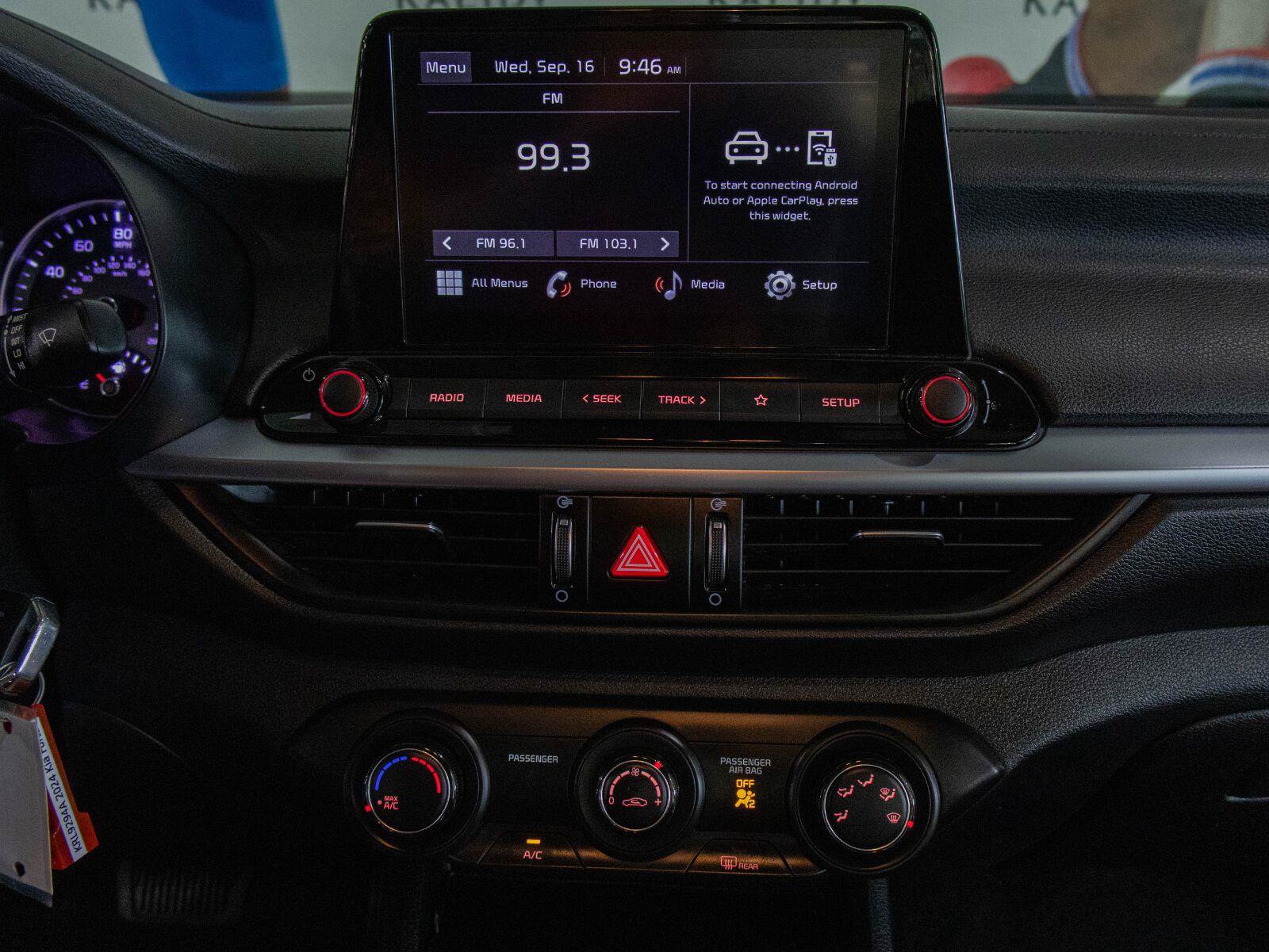 Used 2024 Kia Forte LXS w/ LXS Technology Package FWD image 4
