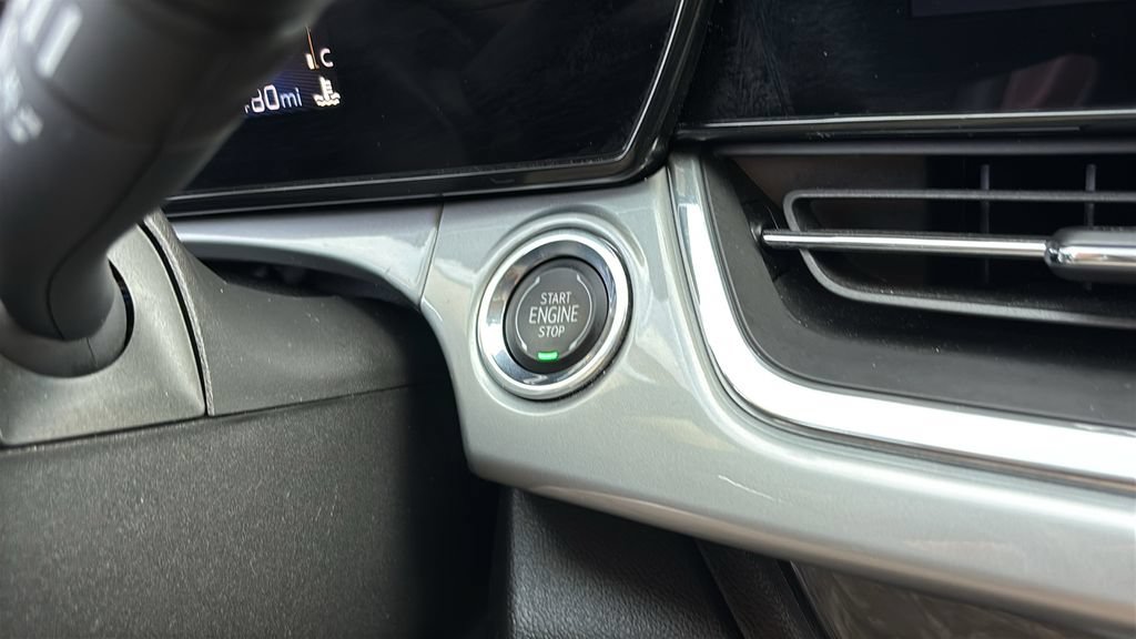 Used 2025 Chevrolet Trax LT FWD image 13