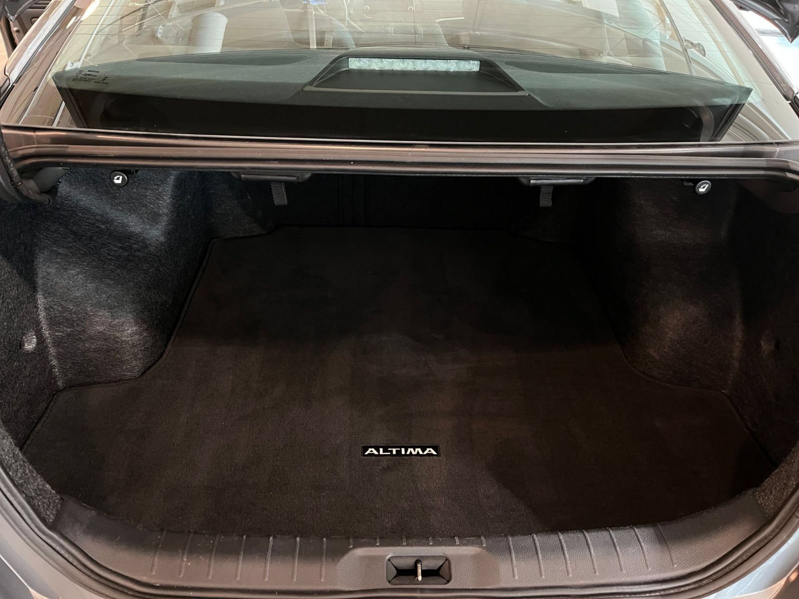Used 2025 Nissan Altima 2.5 SV FWD image 30
