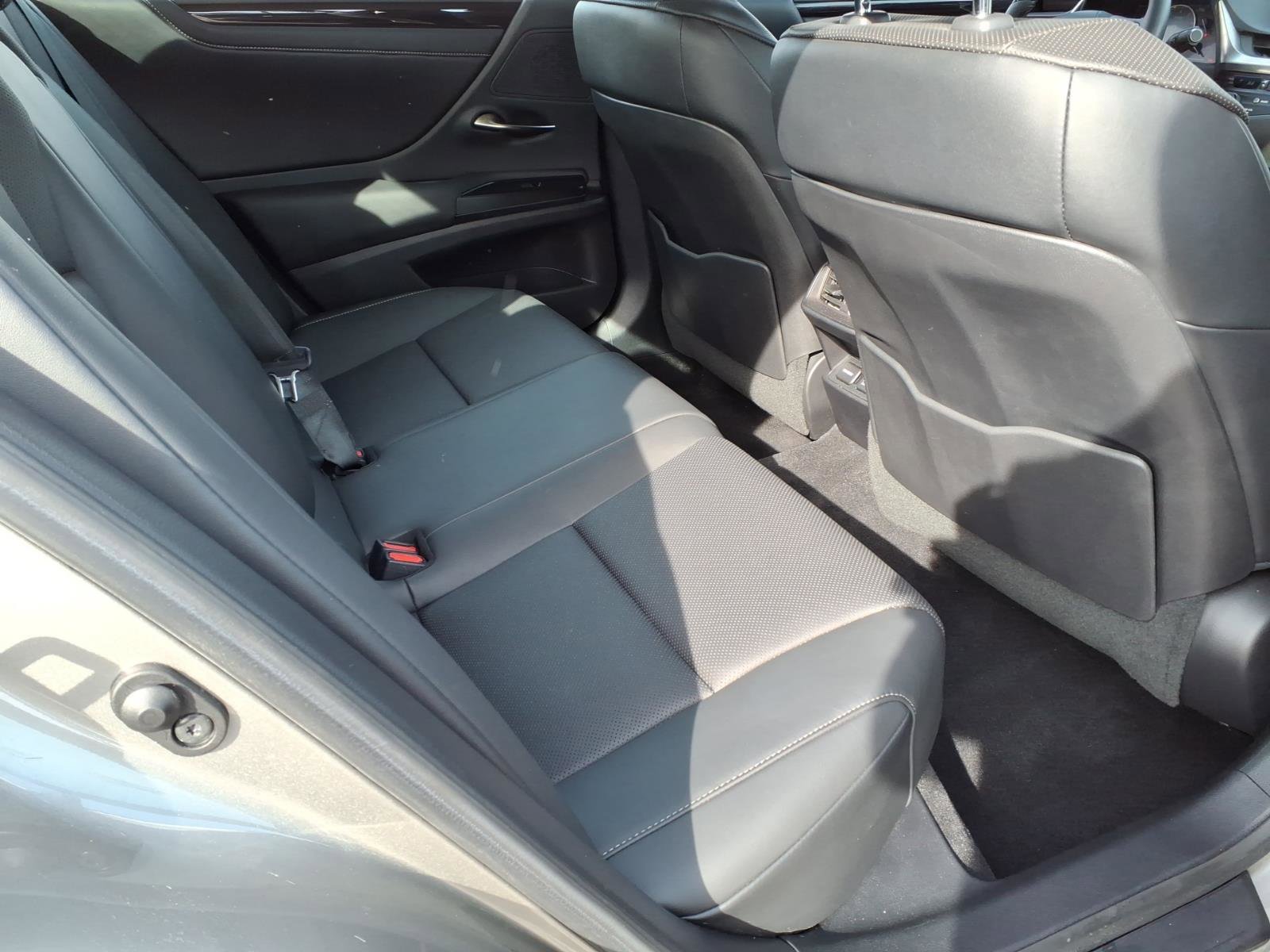 Used 2020 Lexus ES 350 w/ Premium Package image 10