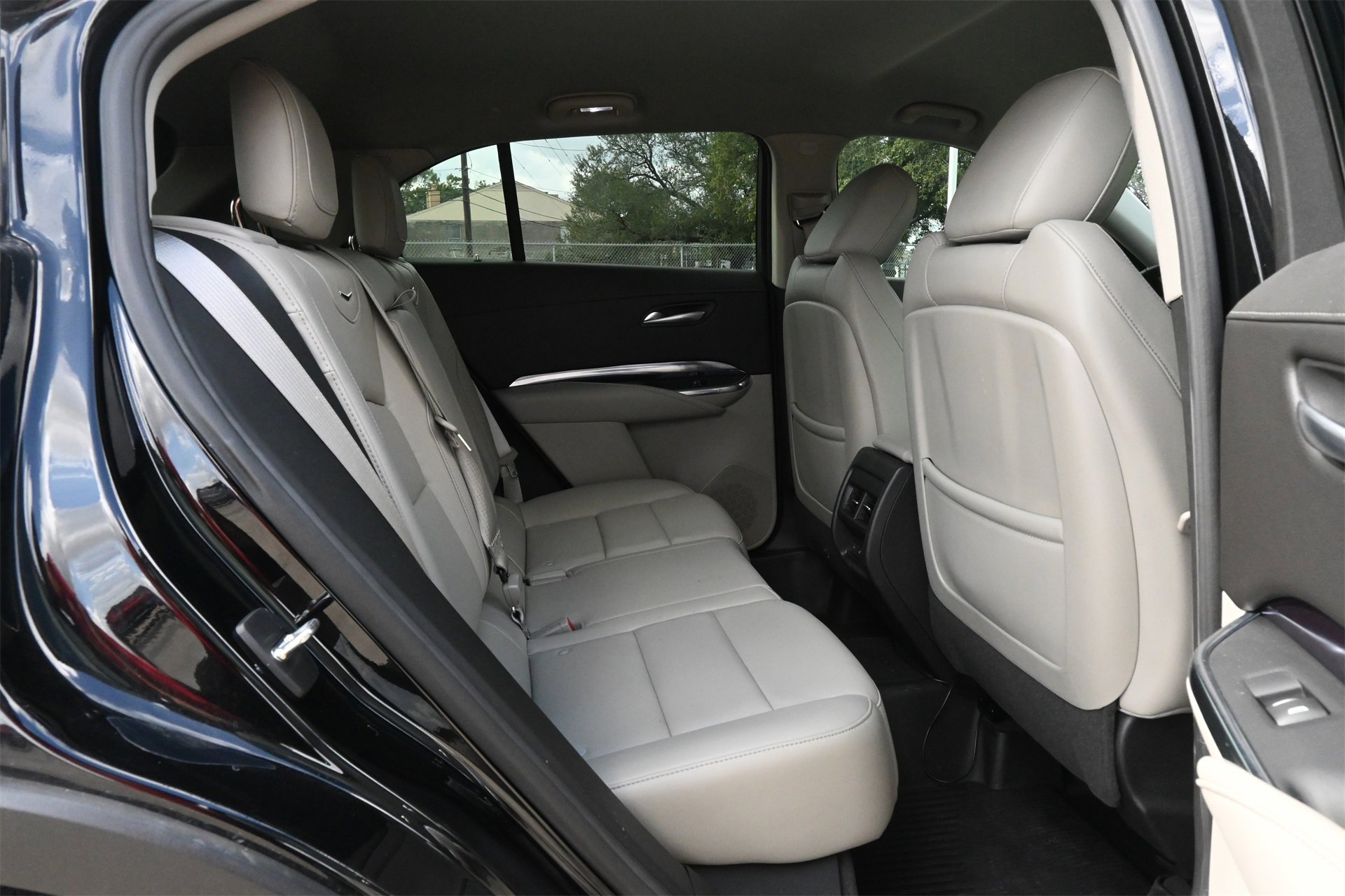 Certified 2023 Cadillac XT4 Luxury w/ Cold Weather Package image 23