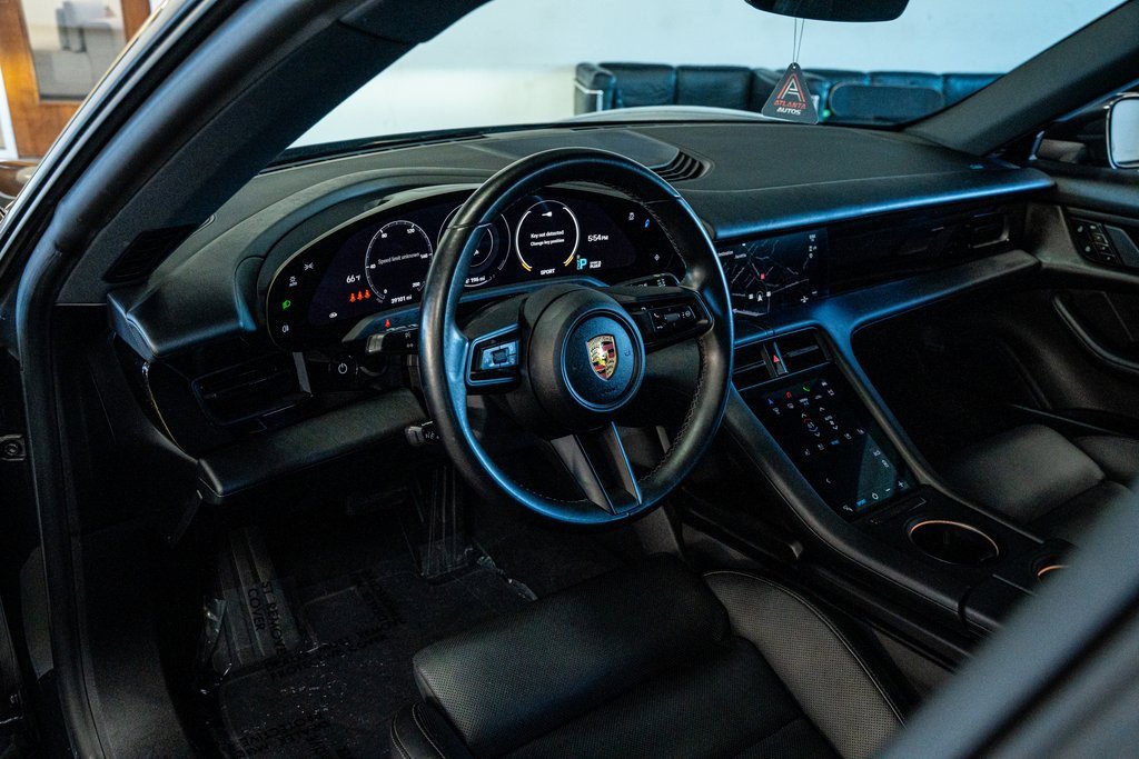Used 2021 Porsche Taycan image 32