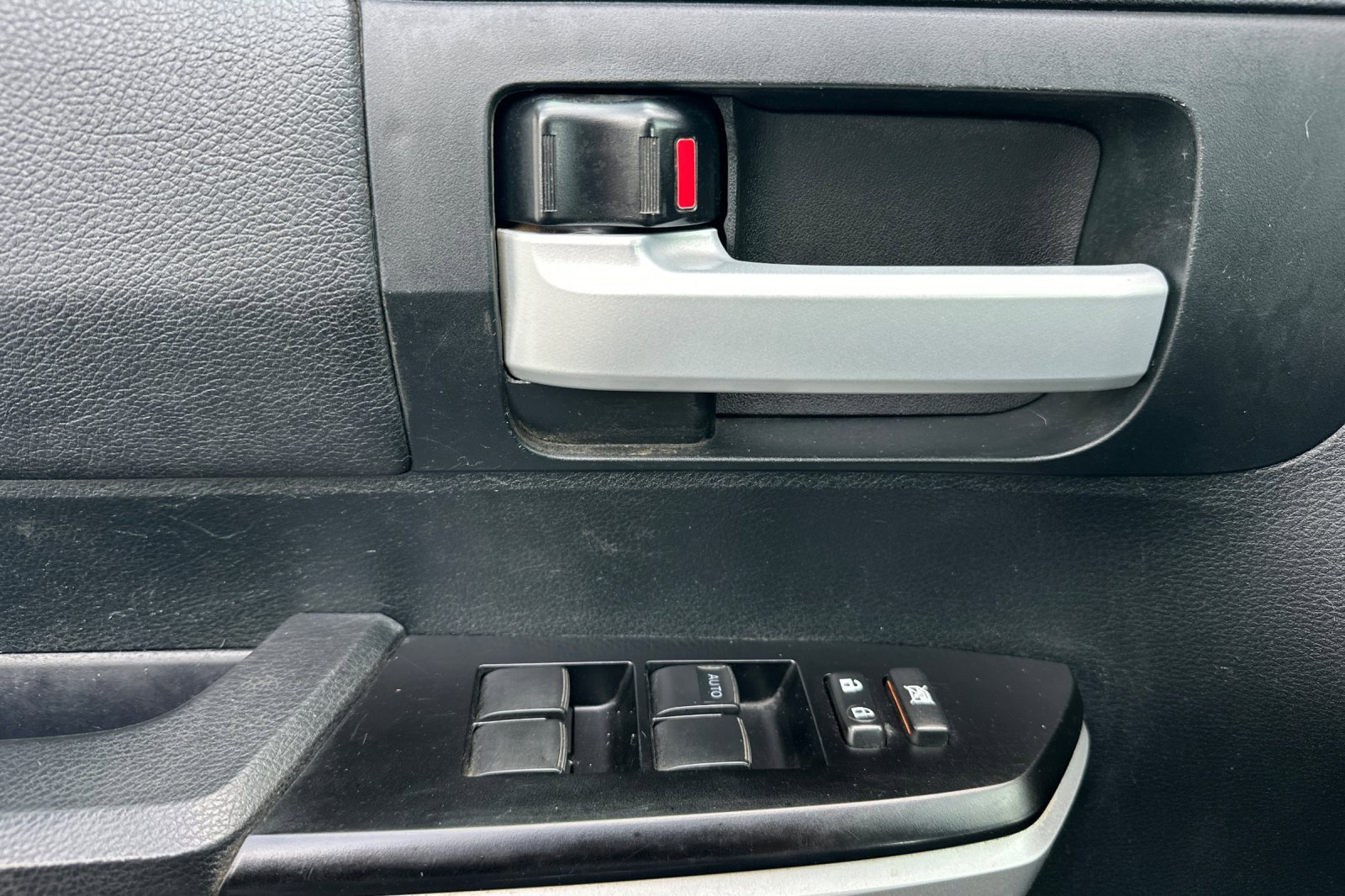 Used 2017 Toyota Tundra SR5 w/ TRD Off Road Package image 8