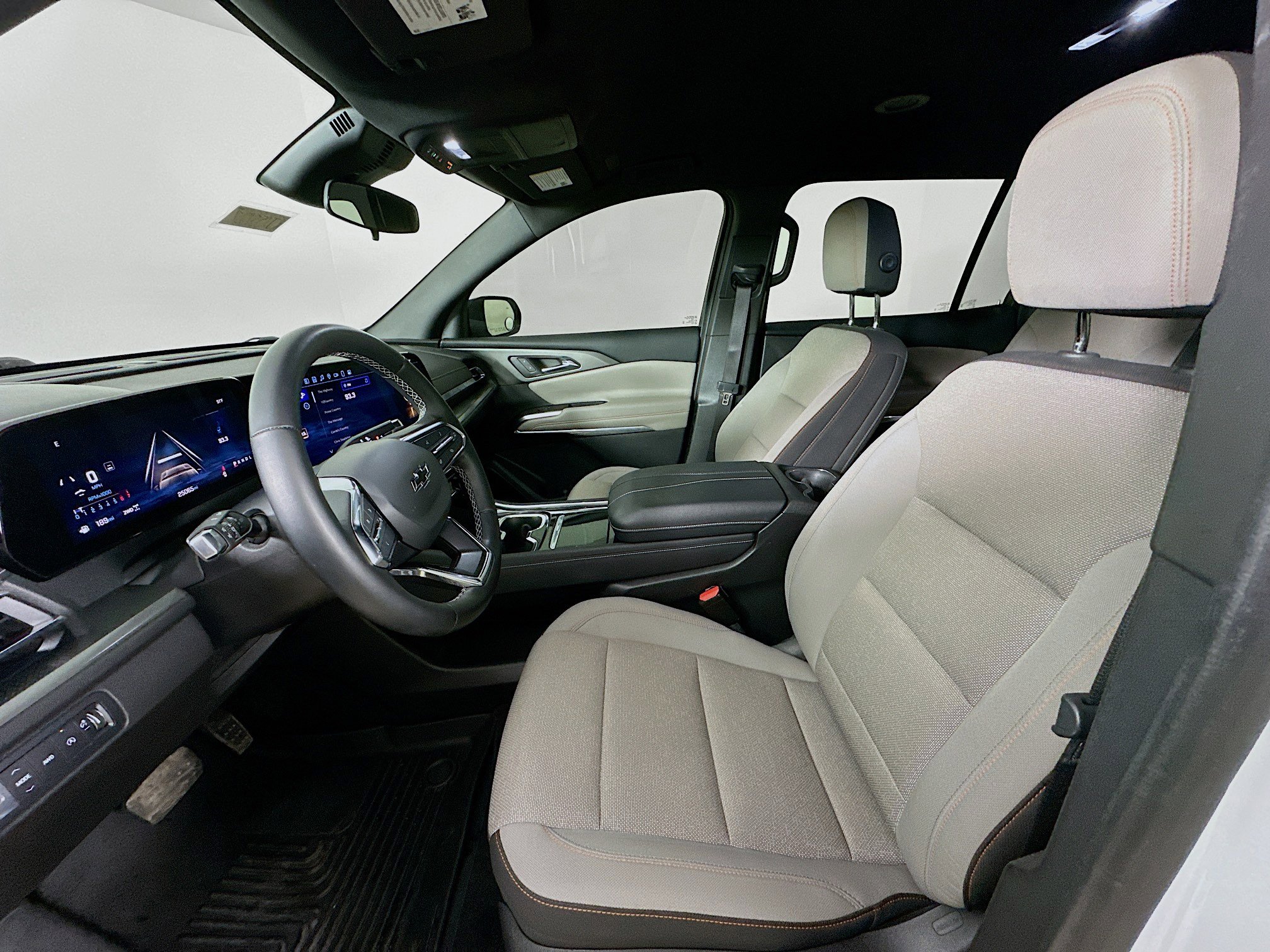 Used 2024 Chevrolet Traverse LT w/ Midnight/Sport Edition image 27