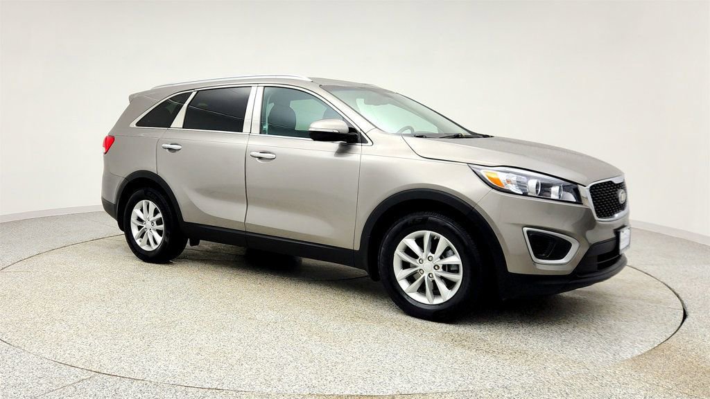 Used 2017 Kia Sorento FWD w/ LX Convenience Package image 3