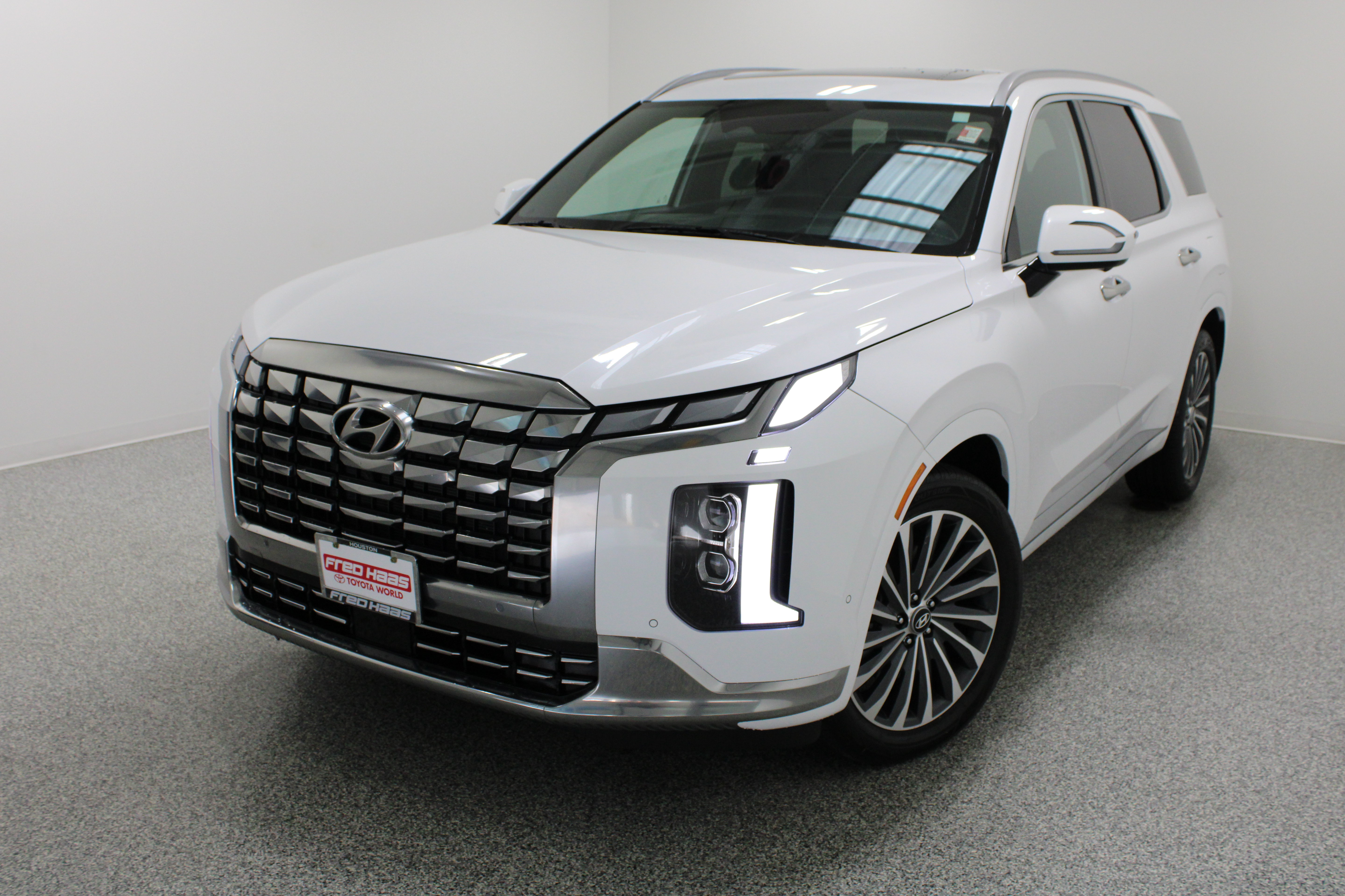 Used 2025 Hyundai Palisade Calligraphy AWD/4WD image 2