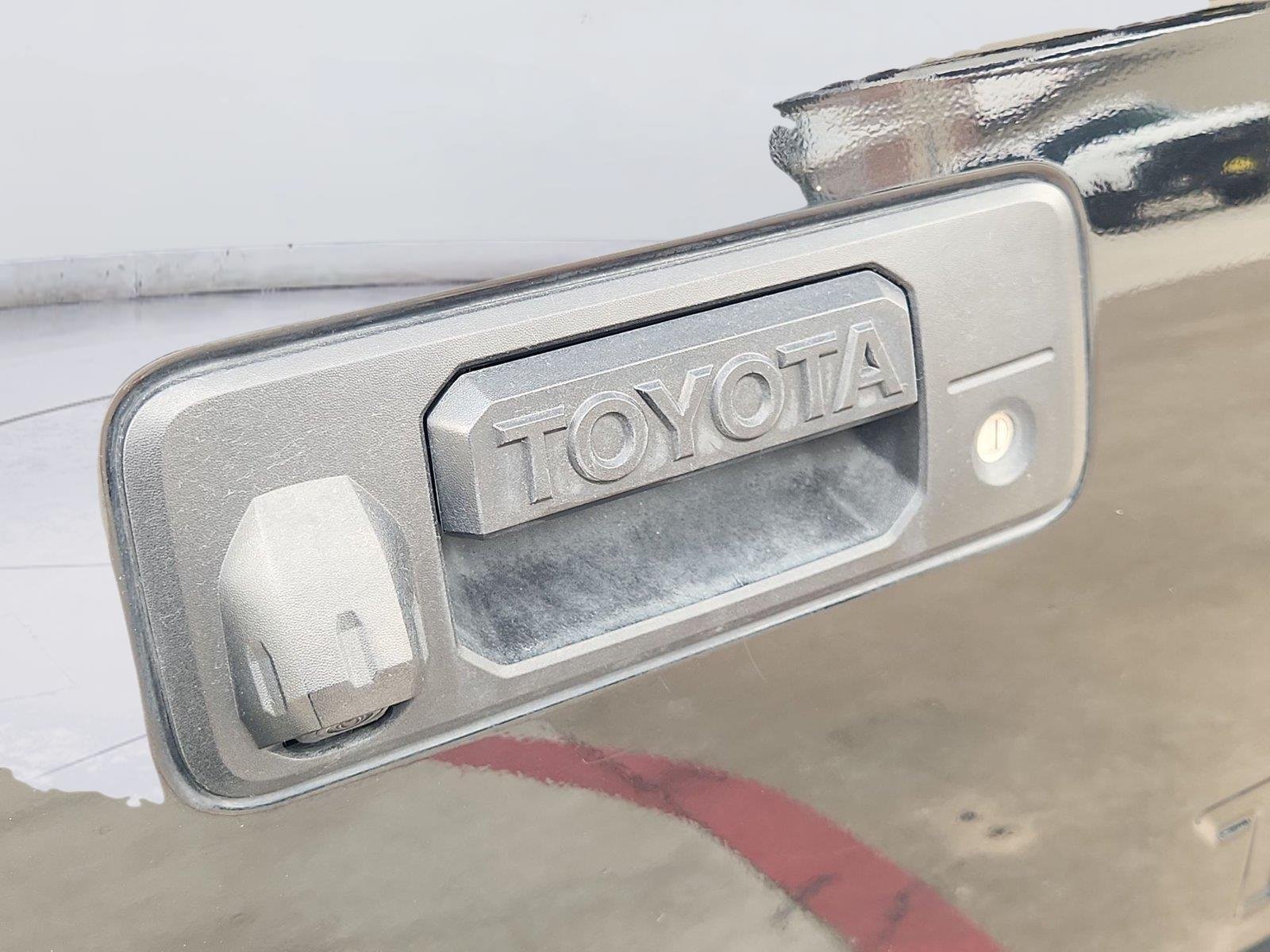 Used 2017 Toyota Tundra Platinum AWD/4WD image 25
