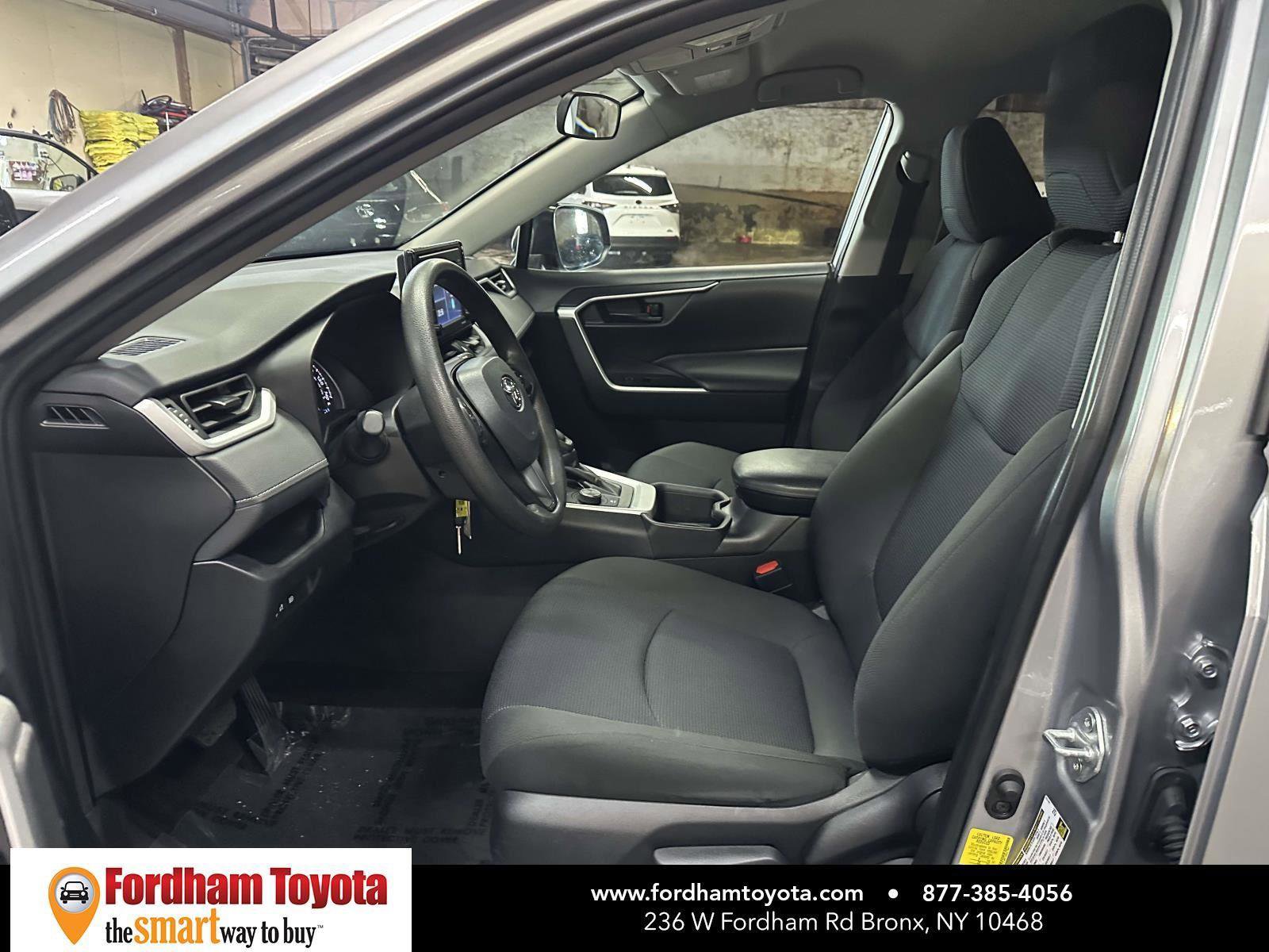 Used 2022 Toyota RAV4 LE AWD/4WD image 15