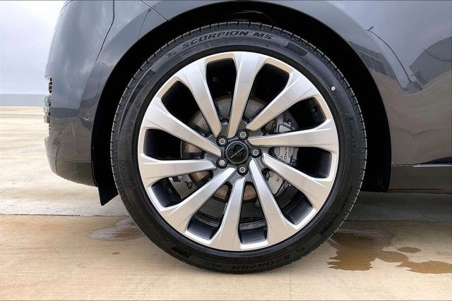 New 2025 Land Rover Range Rover Long Wheelbase SE image 15