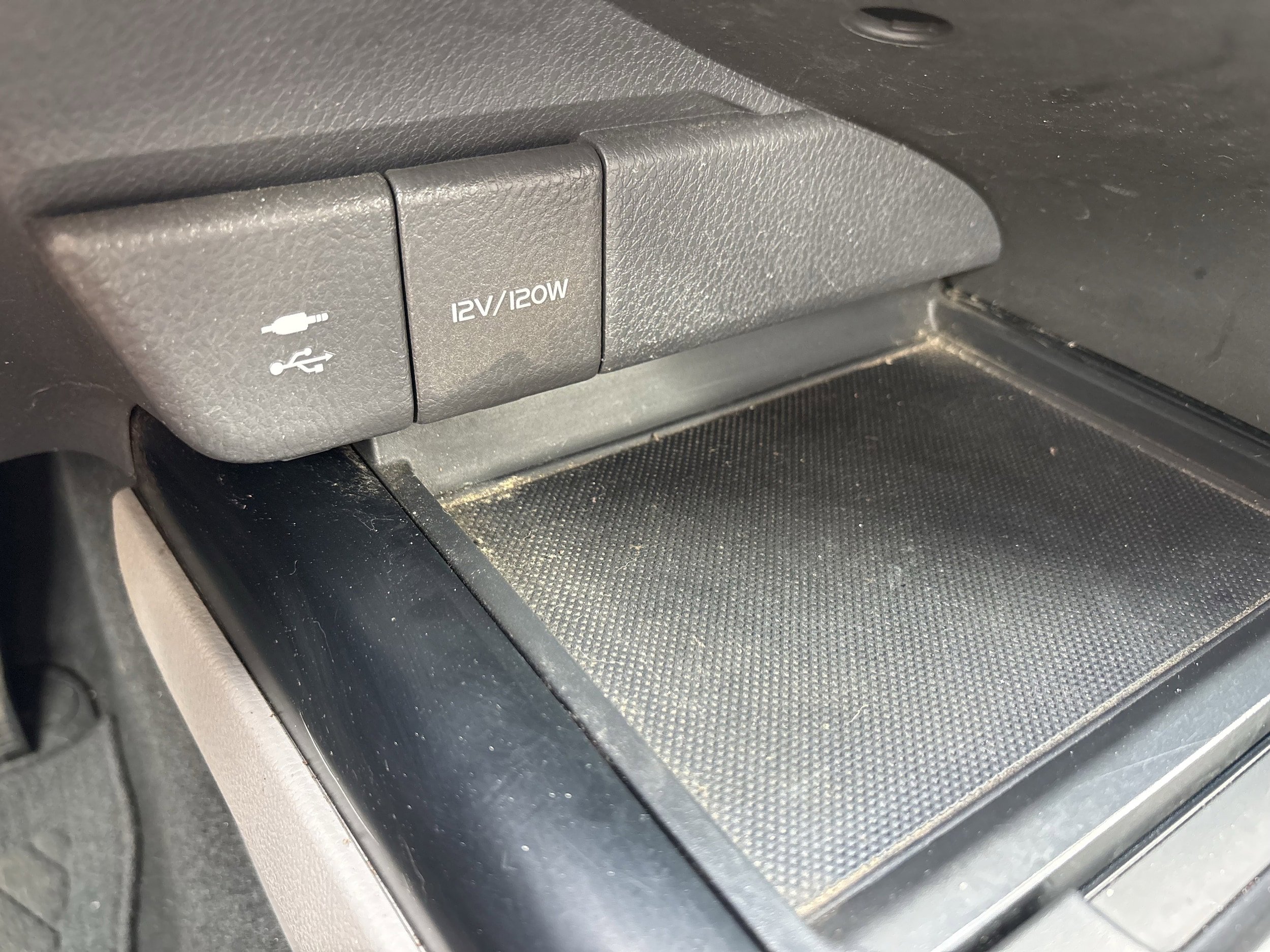 Used 2018 Toyota Camry LE FWD image 19
