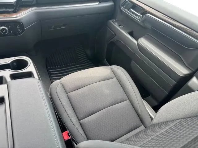 Used 2023 Chevrolet Silverado 1500 LT AWD/4WD image 21