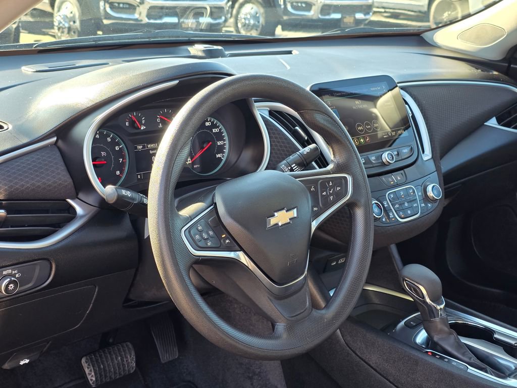 Used 2025 Chevrolet Malibu LT image 12