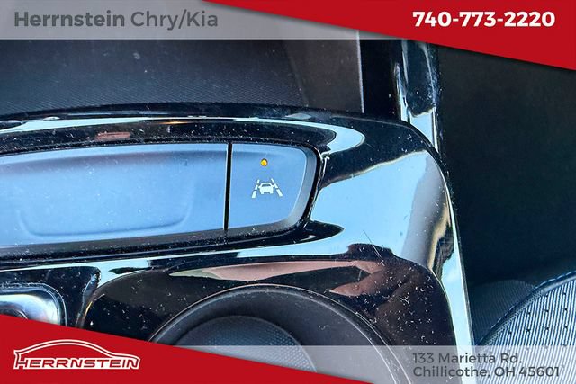 Used 2025 Chevrolet Trax LT FWD image 21