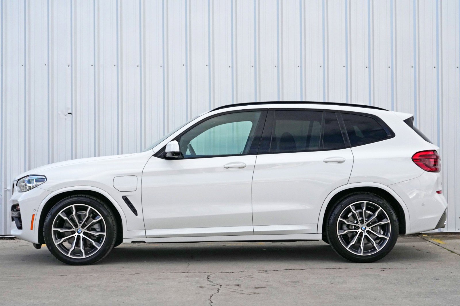 Used 2021 BMW X3 xDrive30e w/ Executive Package image 8