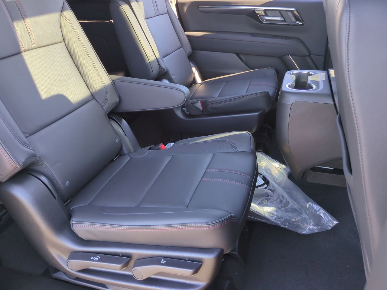 New 2026 Chevrolet Suburban RST image 28