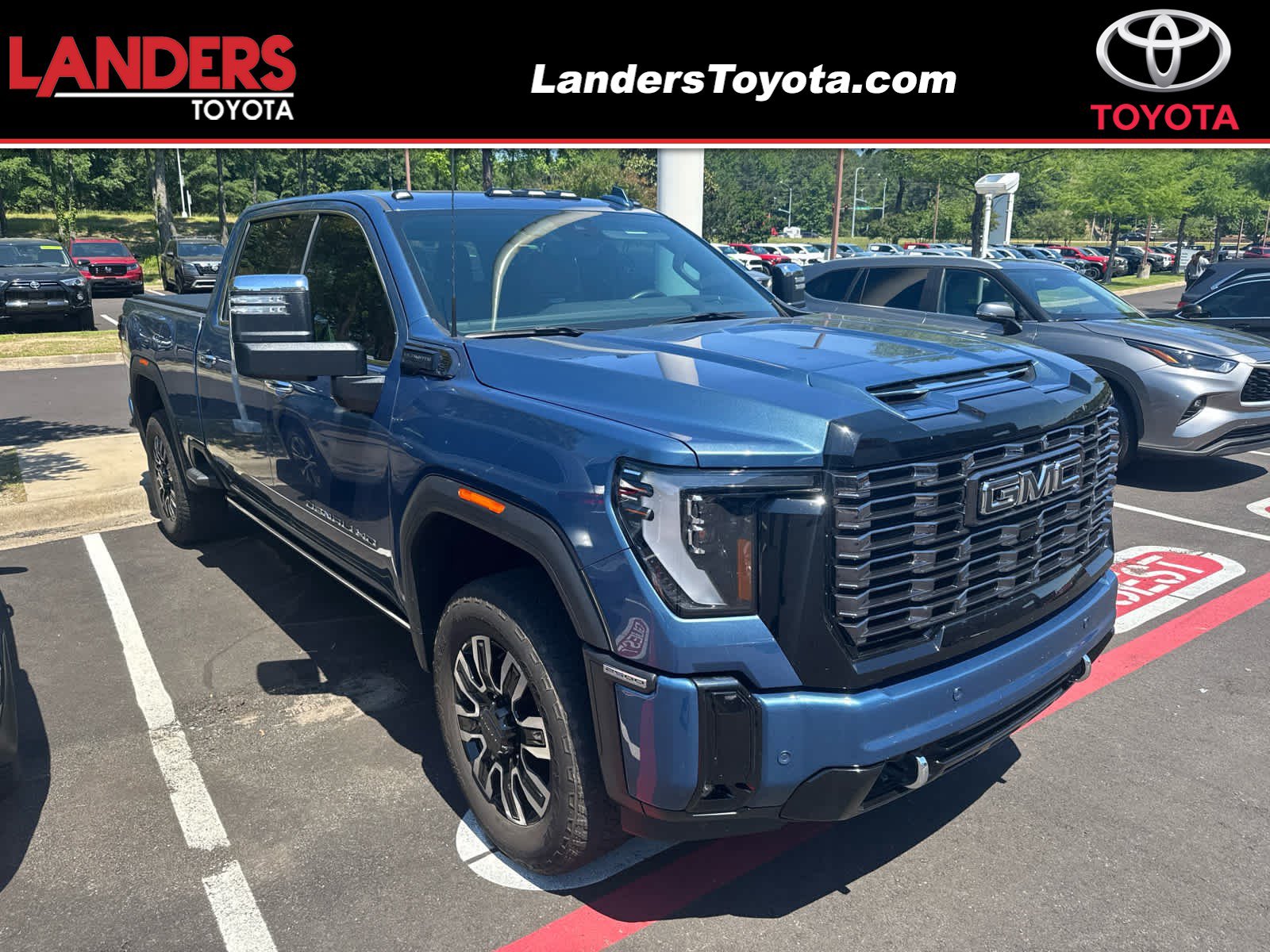 Used 2025 GMC Sierra 2500 Denali Ultimate AWD/4WD image 1
