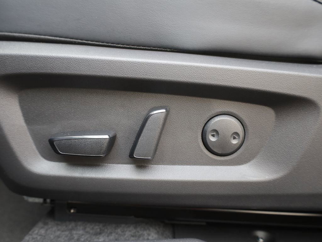 New 2025 Mitsubishi Outlander SE image 34