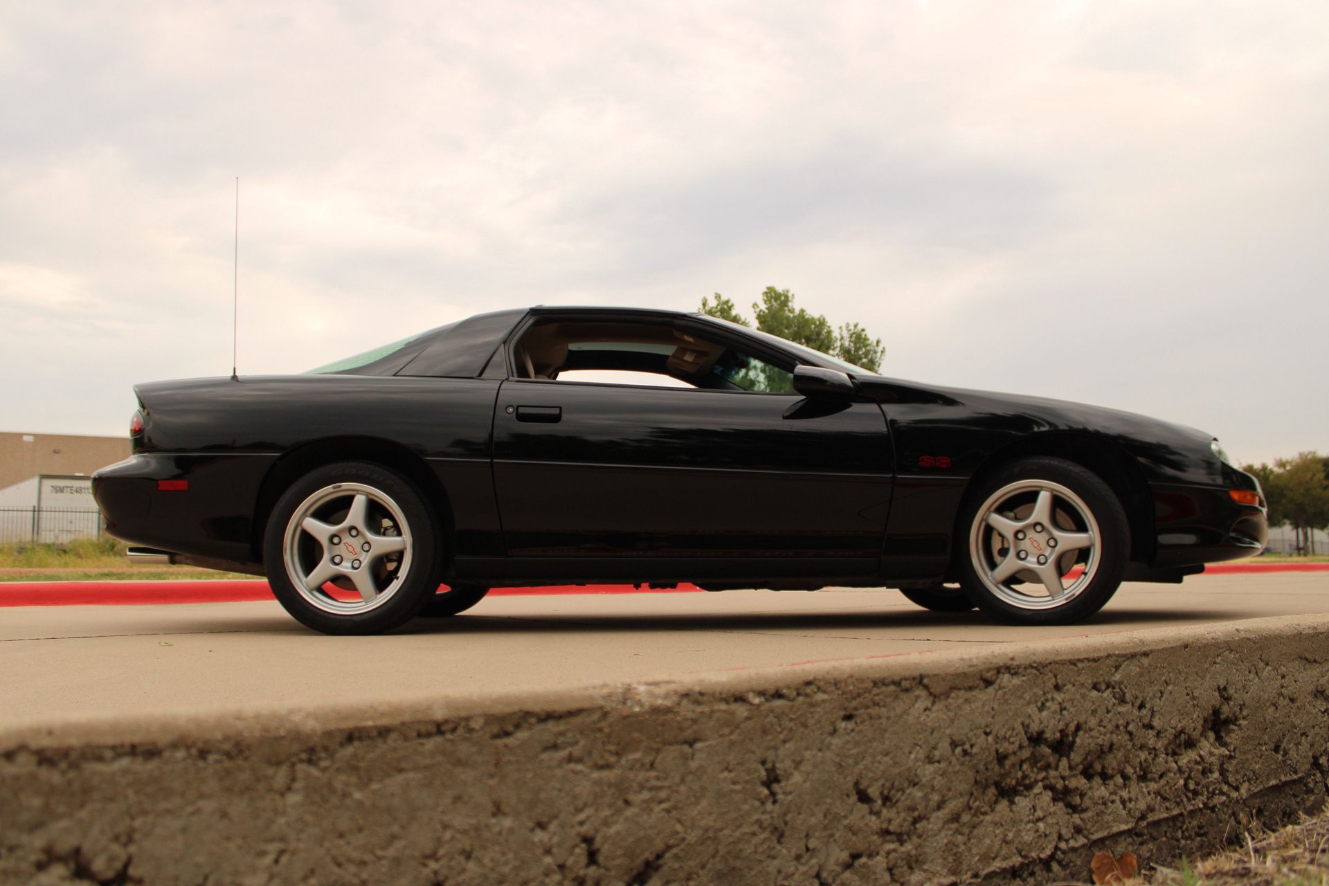 Used 1999 Chevrolet Camaro Z28 w/ SS Performance/Appearance Pkg RWD image 19