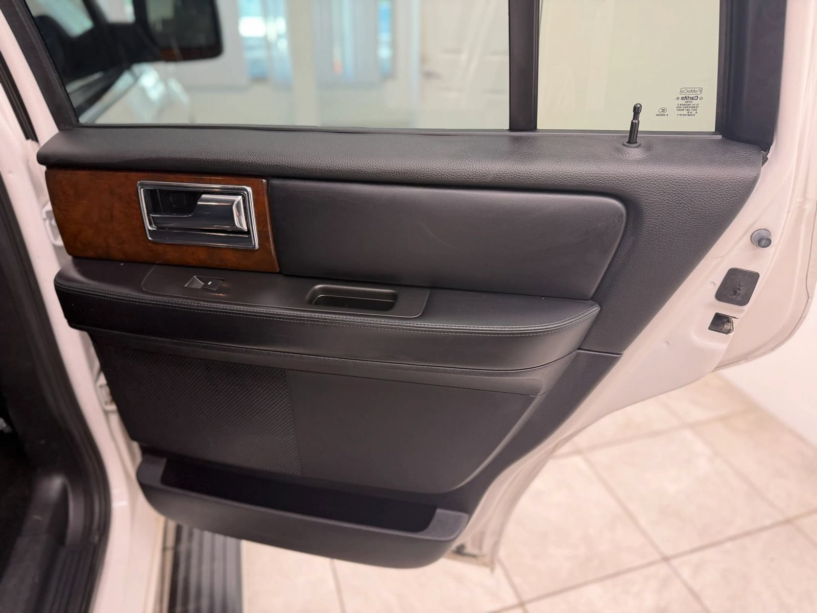 Used 2017 Lincoln Navigator Select AWD/4WD image 19