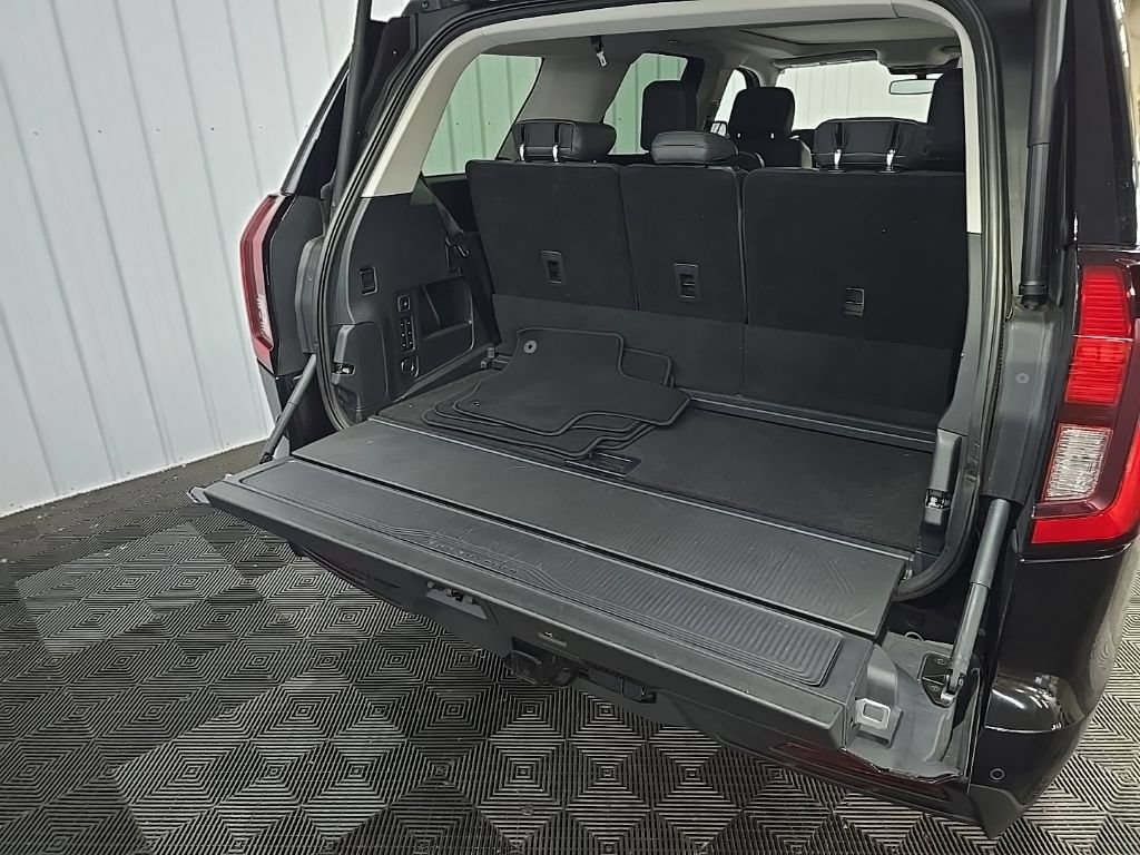 Certified 2025 Ford Expedition Active AWD/4WD image 15