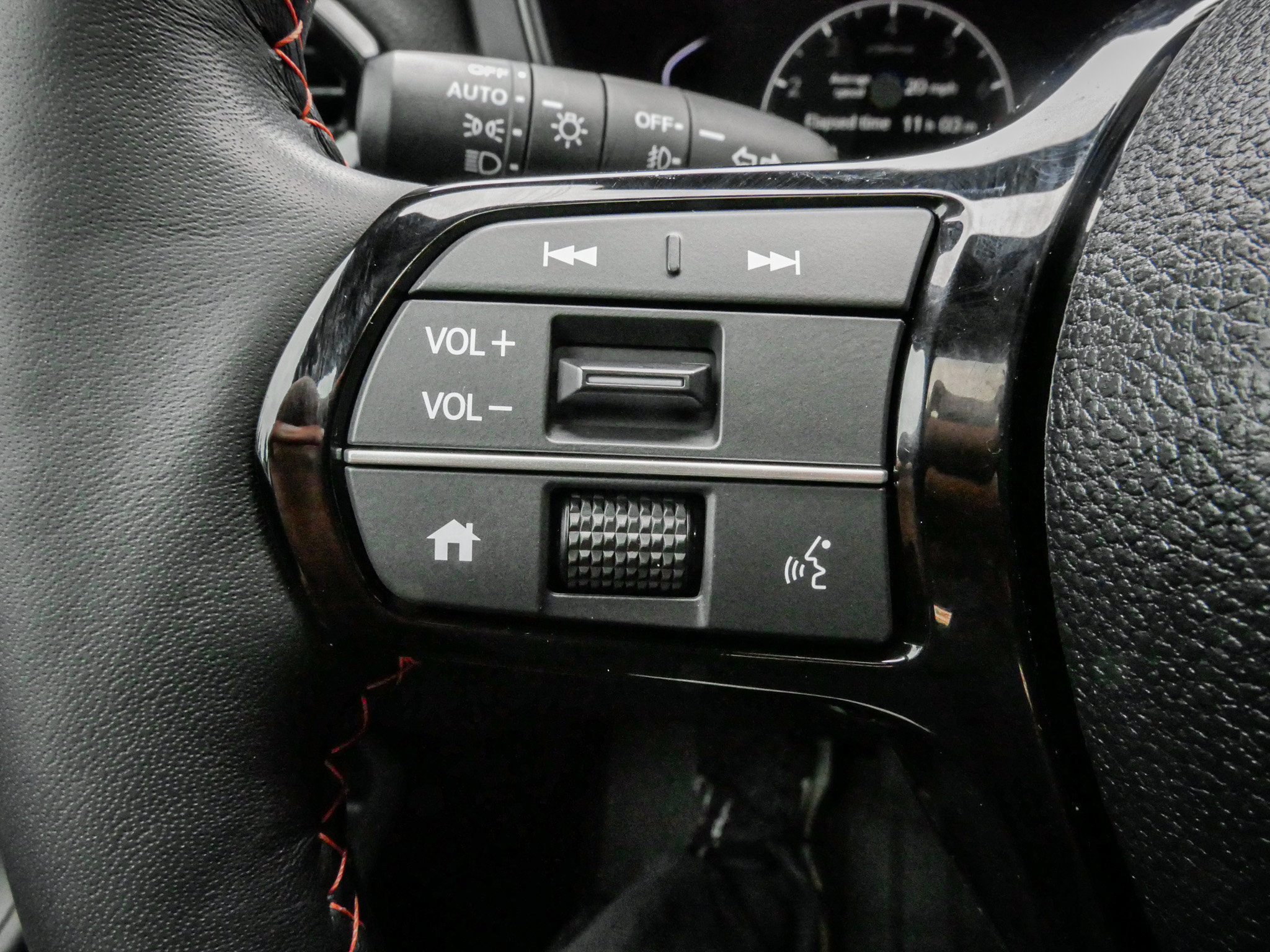 Used 2025 Honda Pilot TrailSport image 19