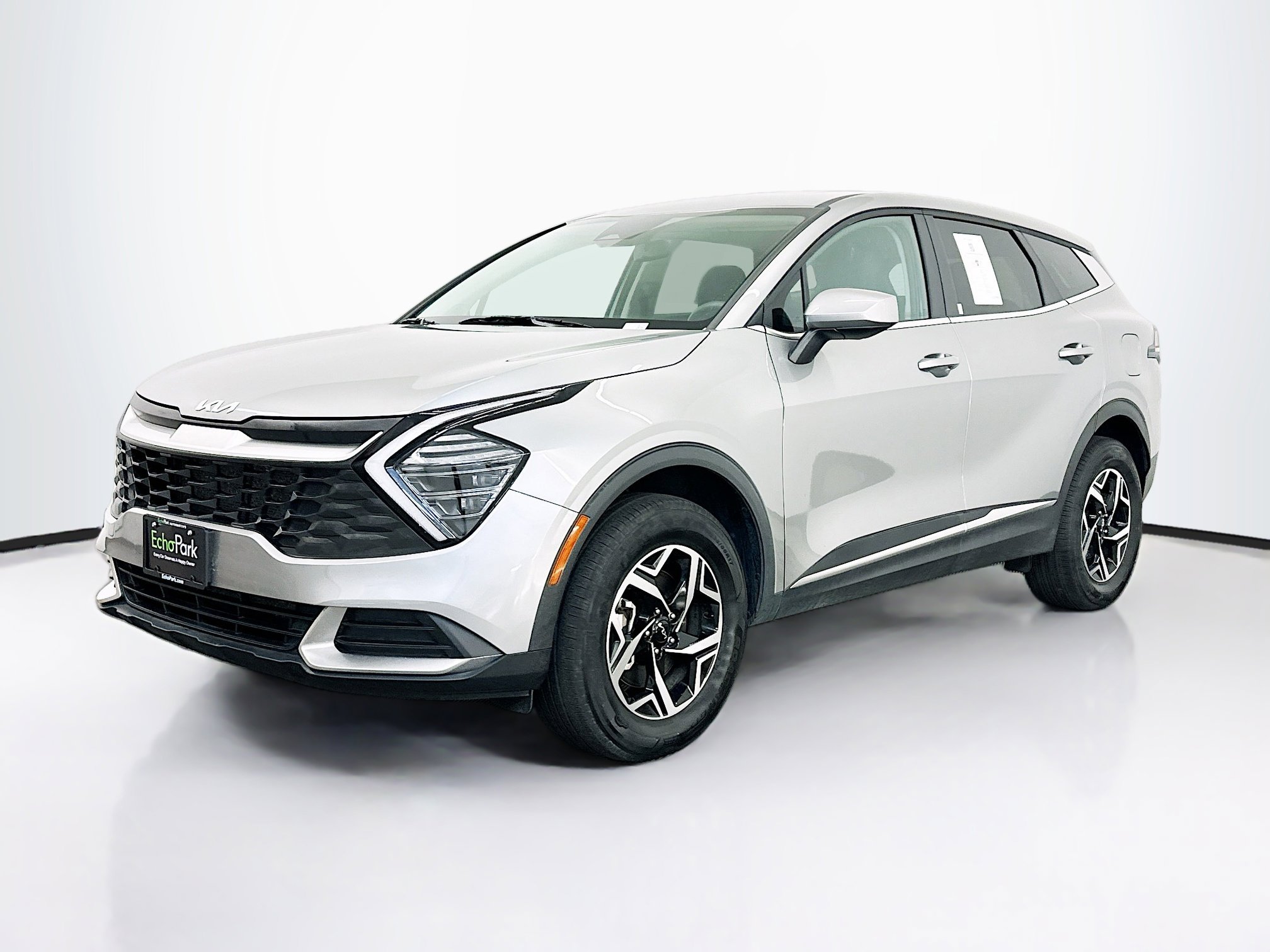 Used 2025 Kia Sportage LX image 3