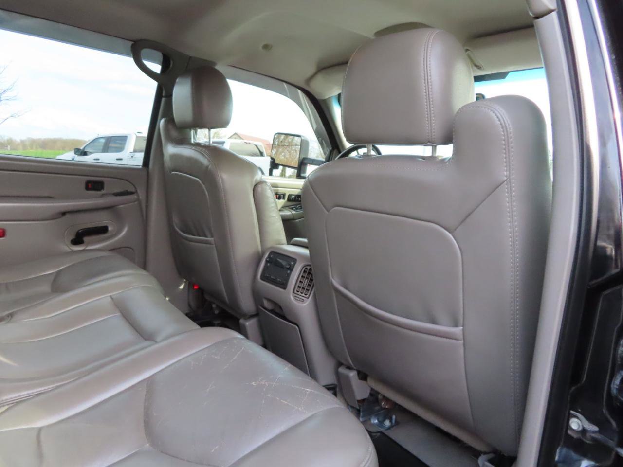 Used 2005 Chevrolet Silverado 2500 LT w/ Heavy-Duty Power Package image 45