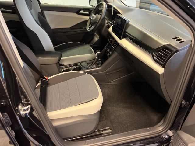 Certified 2025 Volkswagen Taos S FWD image 10