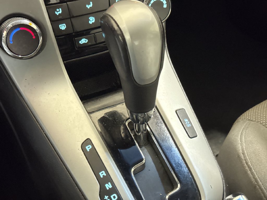 Used 2014 Chevrolet Cruze LT w/ Technology Package FWD image 17