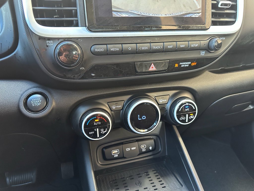 Used 2025 Hyundai Venue Limited image 21