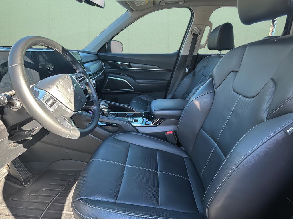 Used 2024 Kia Telluride EX w/ EX Captain's Chair Package image 19